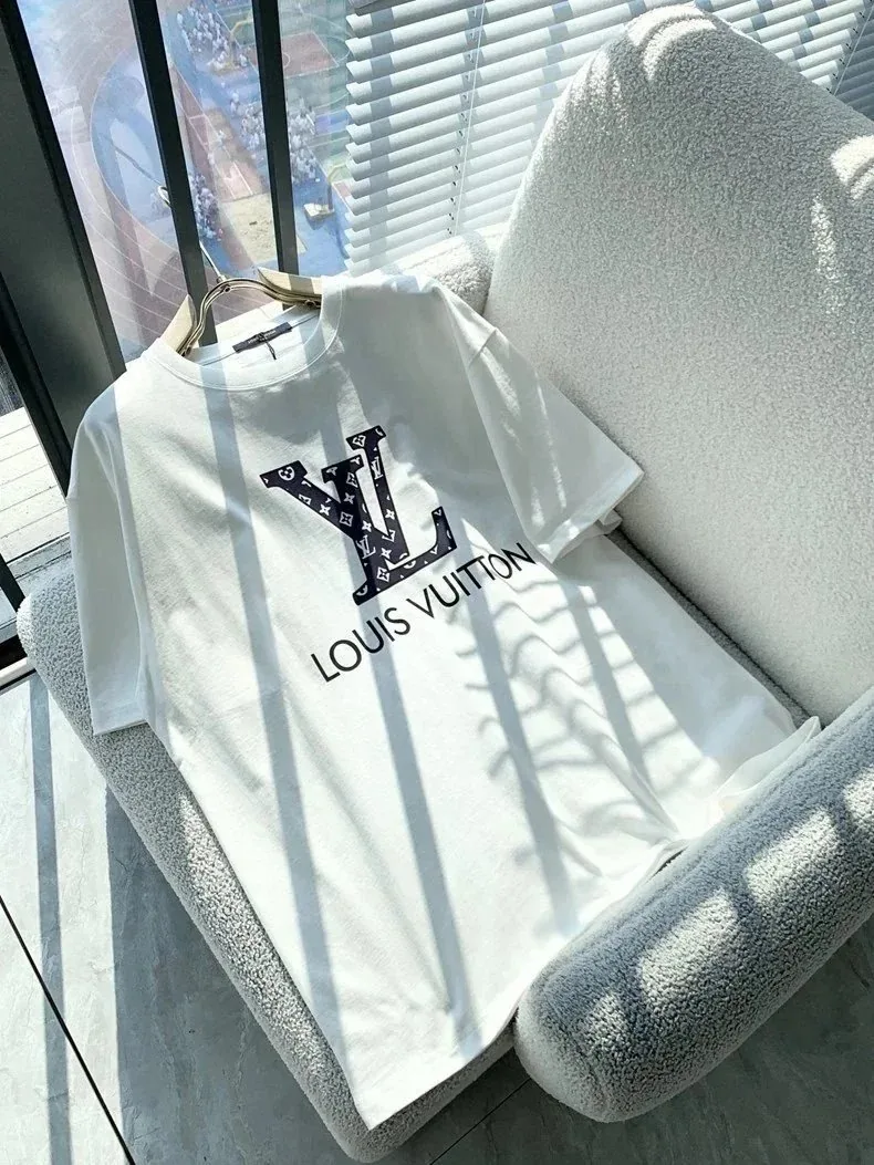 Louis Vuitton Watercolor Monogram T-Shirt — Photo 11