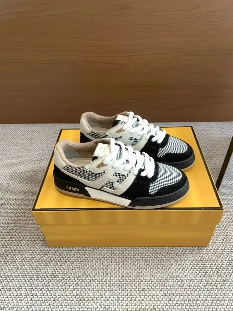 Louis Vuitton LV Trainer Fendi Beige Low-Tops — Photo 5