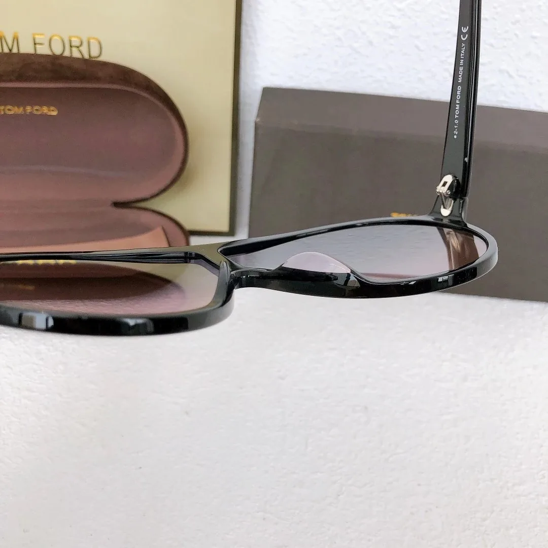 Tom Ford Sunglasses TF814 — photo 8
