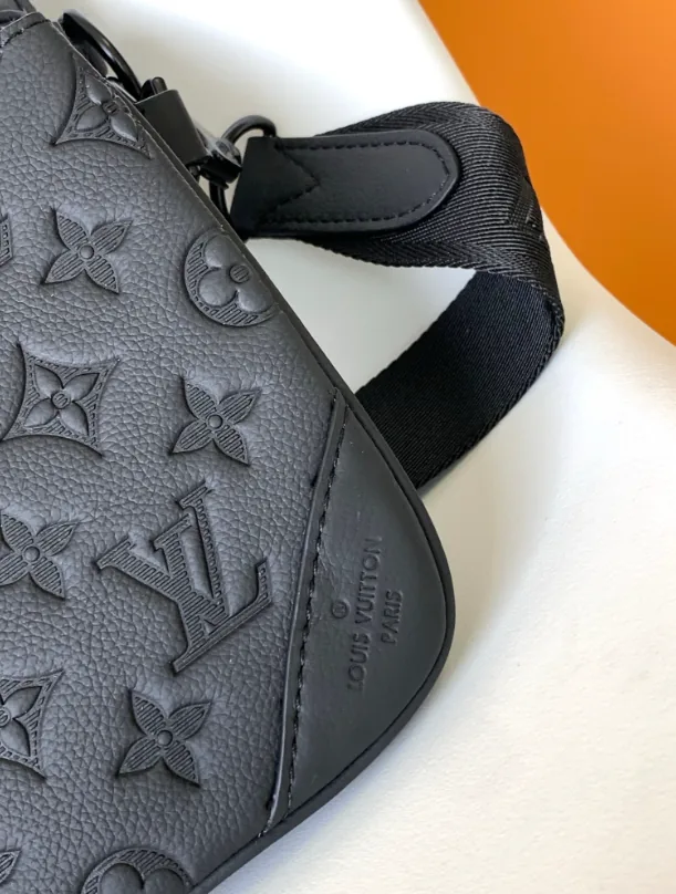 Louis Vuitton Trio Messenger Bag — photo 11