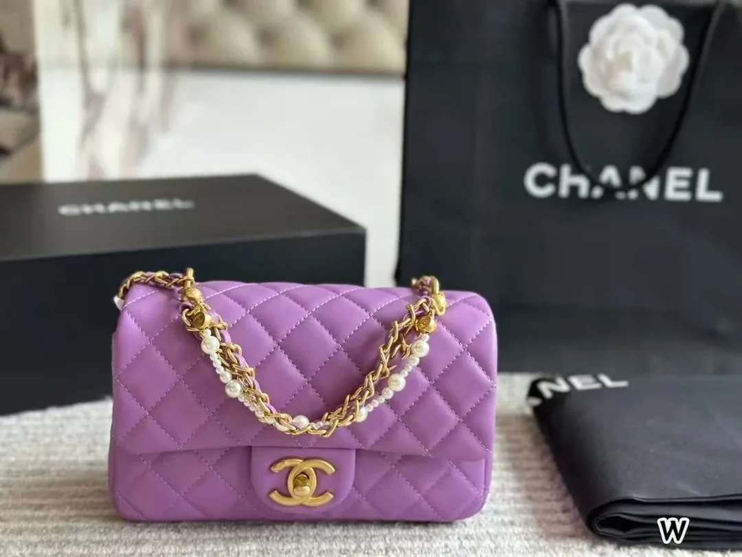 Chanel Leather Handbag — photo 3