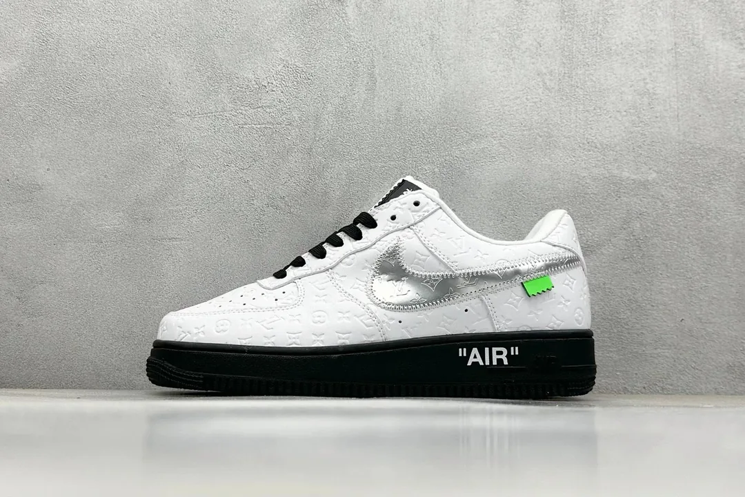 White Nike Air Force 1 — QC