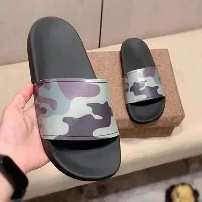 Streetwear Slides — QC