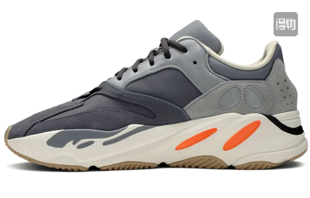 Yeezy 700 V1 V2 V3 Black Sneakers — Photo 11
