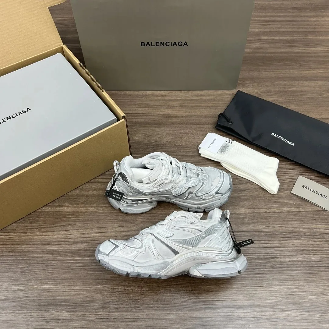 Balenciaga Runner Beige 2.0 Sneakers — Photo 2
