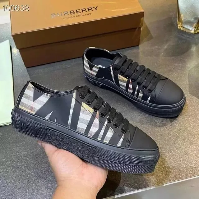 Burberry White Plain Low-Top Sneakers