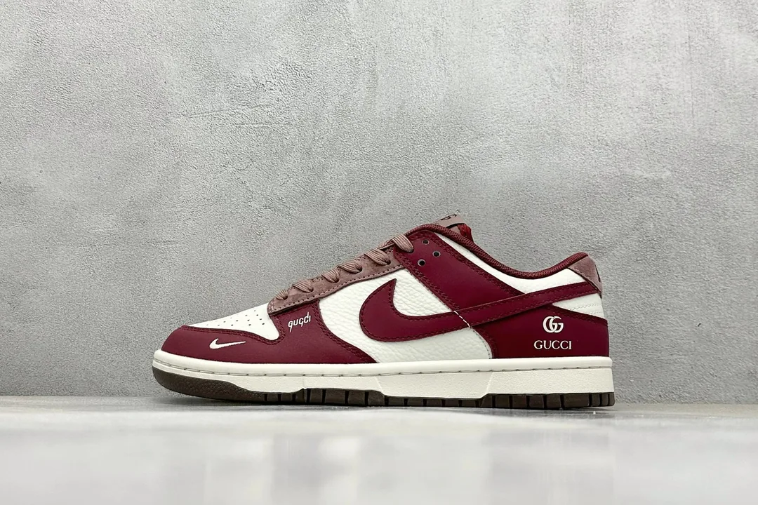 Nike Dunk Low Gucci Collab Top Sneakers — photo 10