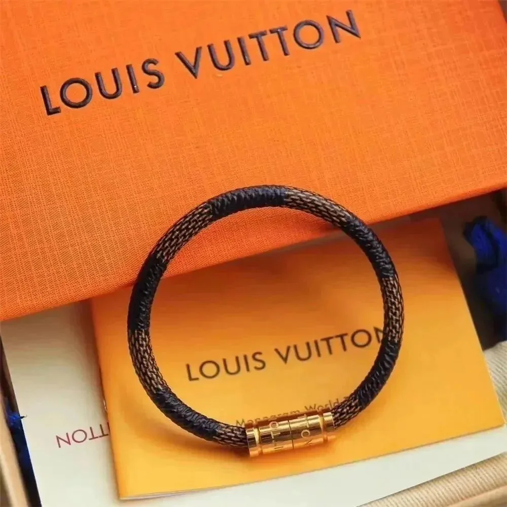 Accessory — Photo 3