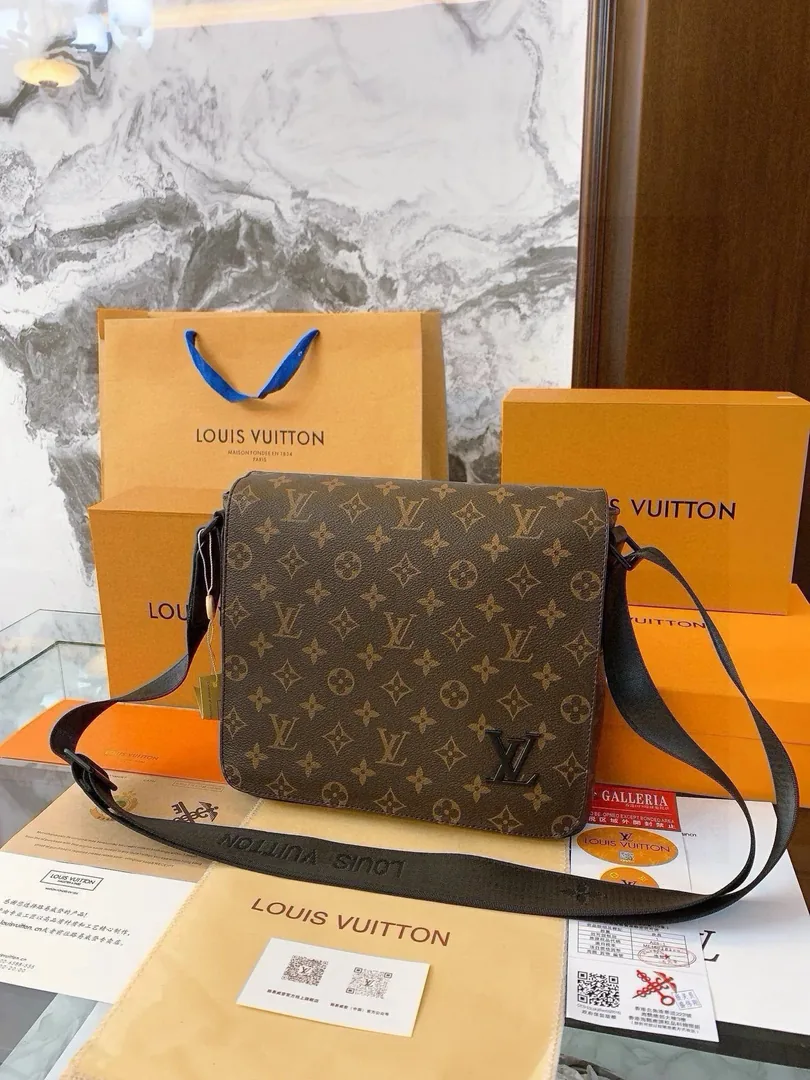 Louis Vuitton District Messenger Bag — QC