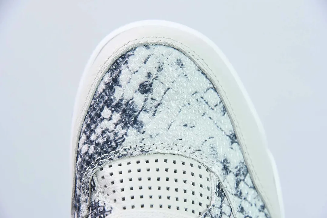 Air Jordan 4 Snakeskin Grey — photo 2