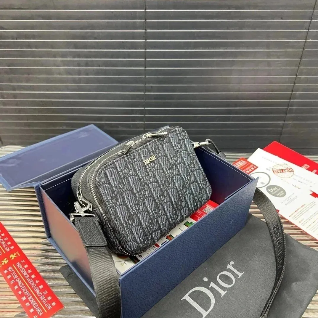 Small Square Camera Bag — Photo 3