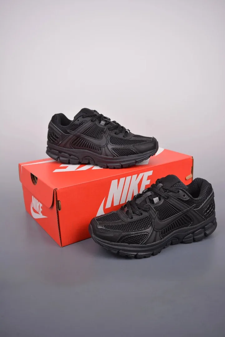 Nike Vomero 5 Sneakers — Photo 9