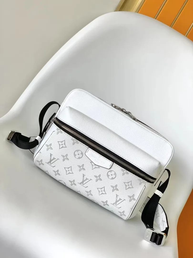 Louis Vuitton Outdoor Messenger Monogram