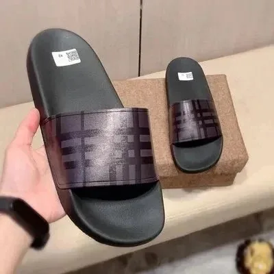Streetwear Slides — QC