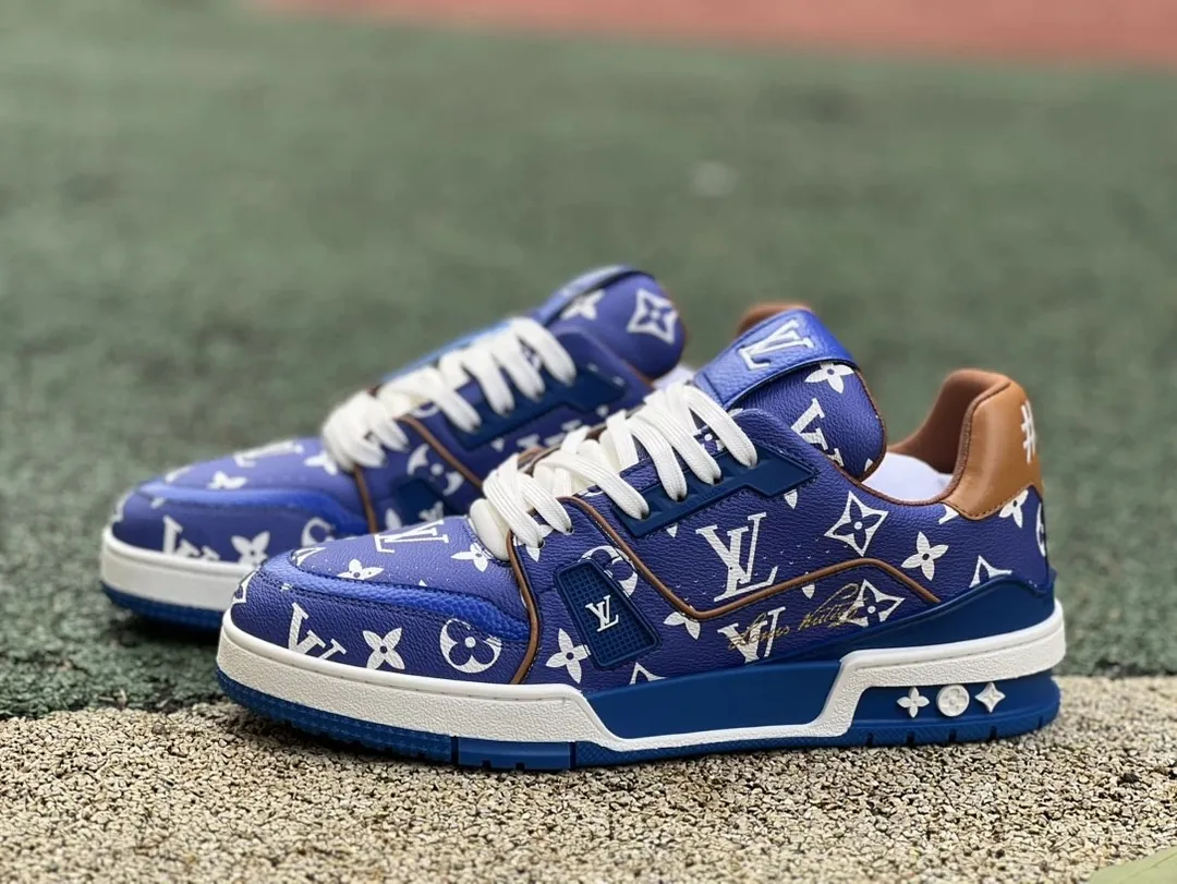 Louis Vuitton LV Trainer Grey Embossed Monogram Trainers — photo 9