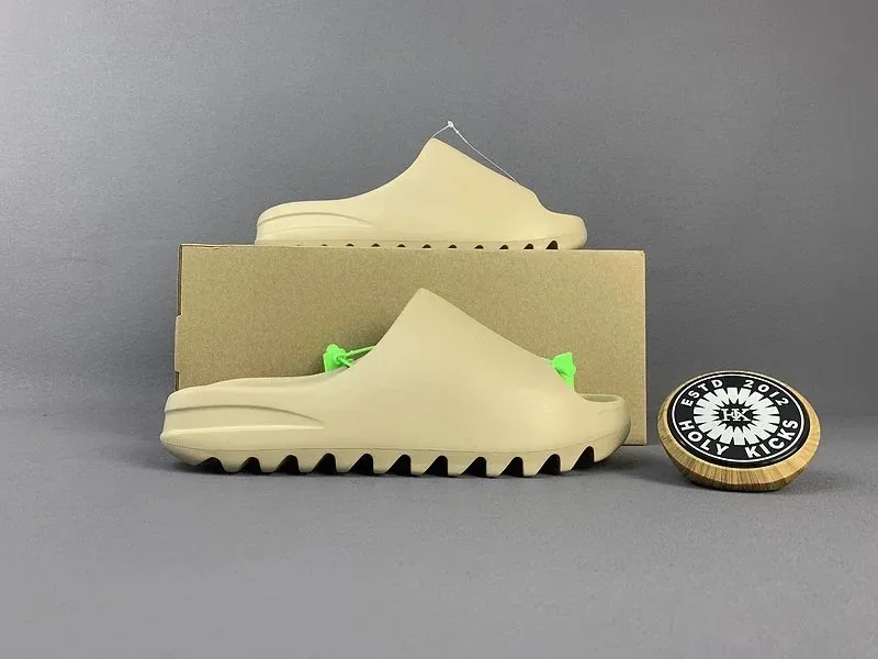 Yeezy Slide Foam Sandal Collection — Photo 4