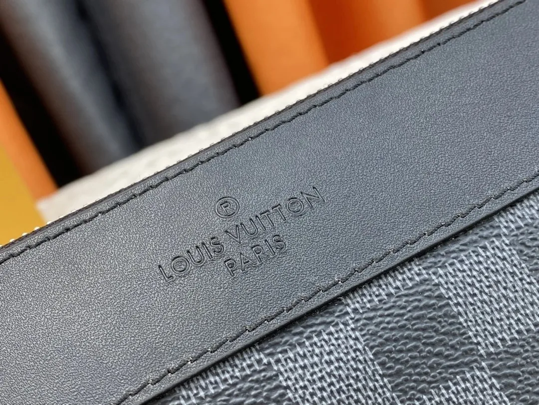 Louis Vuitton Leather Clutch — photo 10