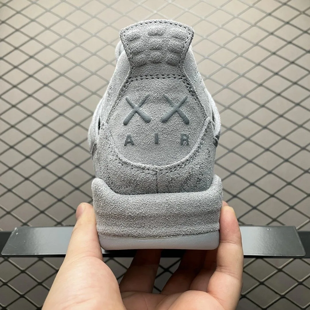 Air Jordan 4 Kaws Grey — Photo 10