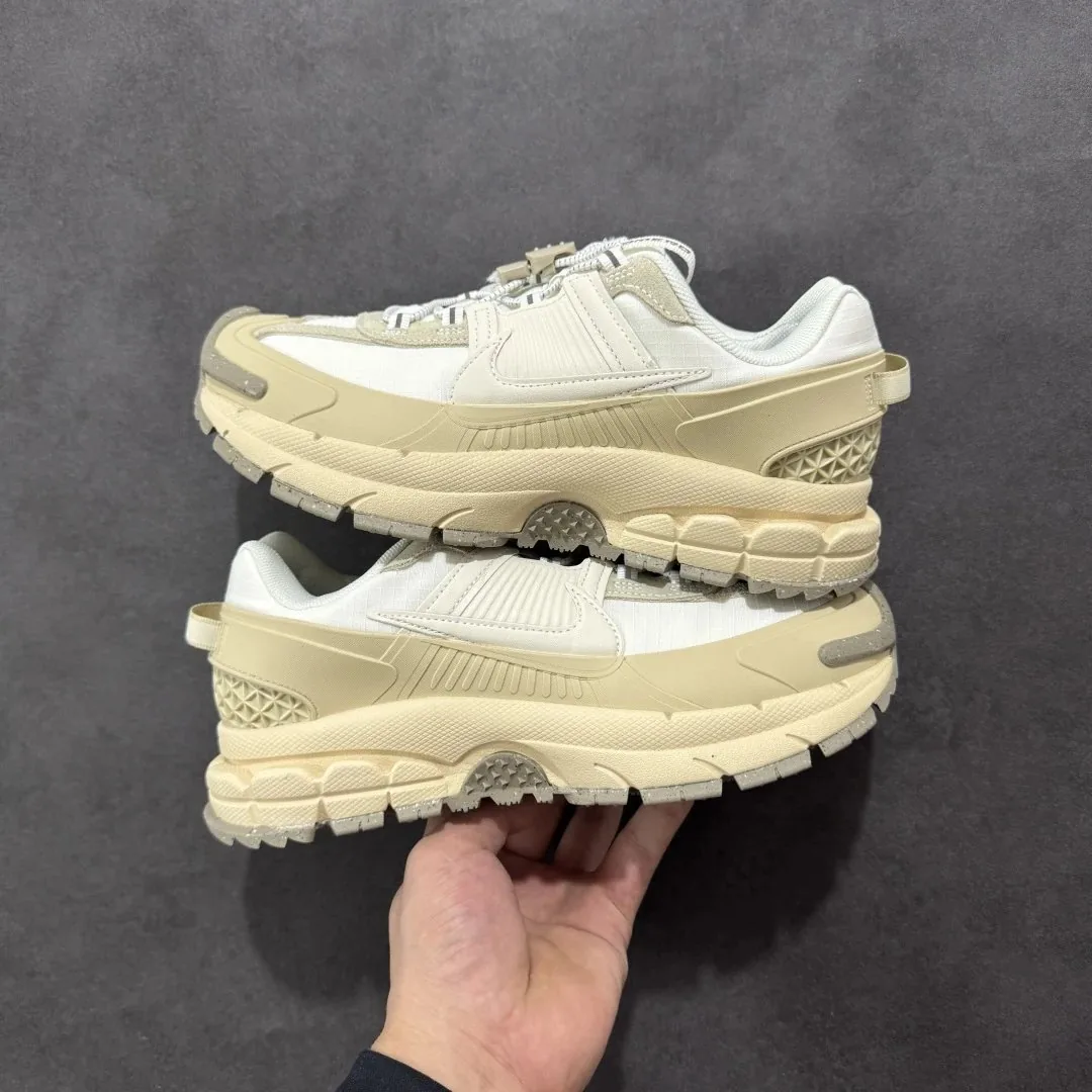 Nike Vomero 5 Sneakers — Photo 7