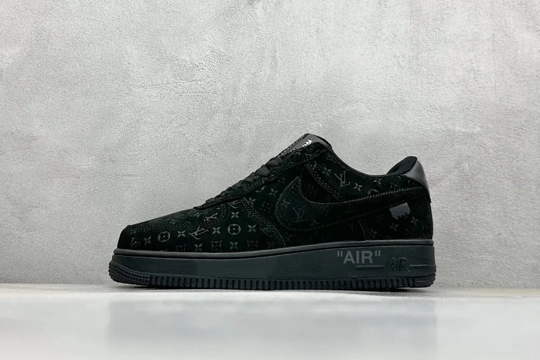 White Nike Air Force 1 — QC