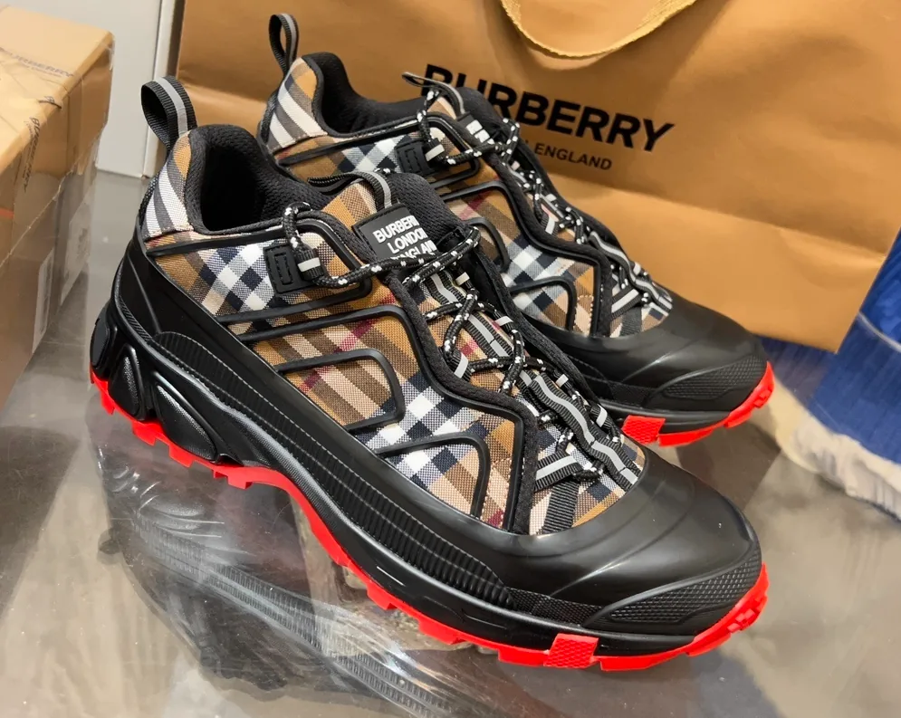 Burberry Arthur Sneakers — QC