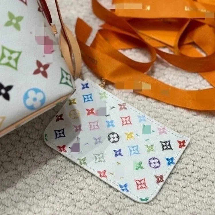 Bucket Crossbody Bag — Photo 4