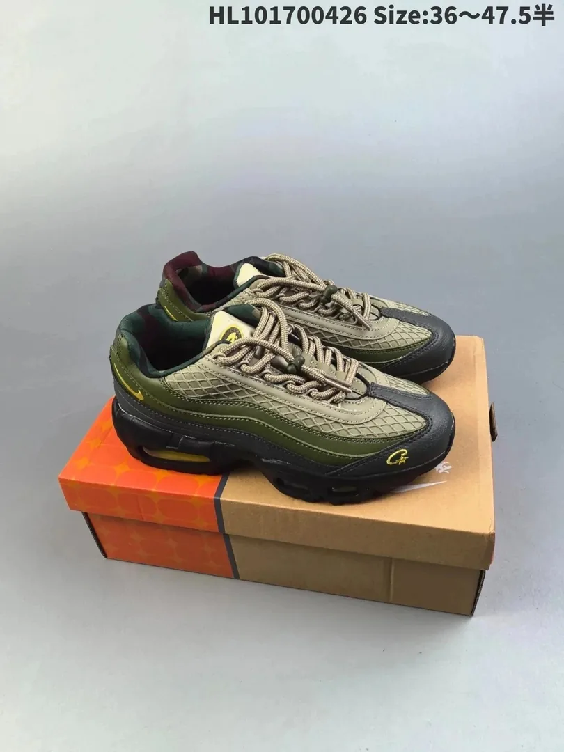 Nike Air Max 95 Grey Running Shoes — Photo 4