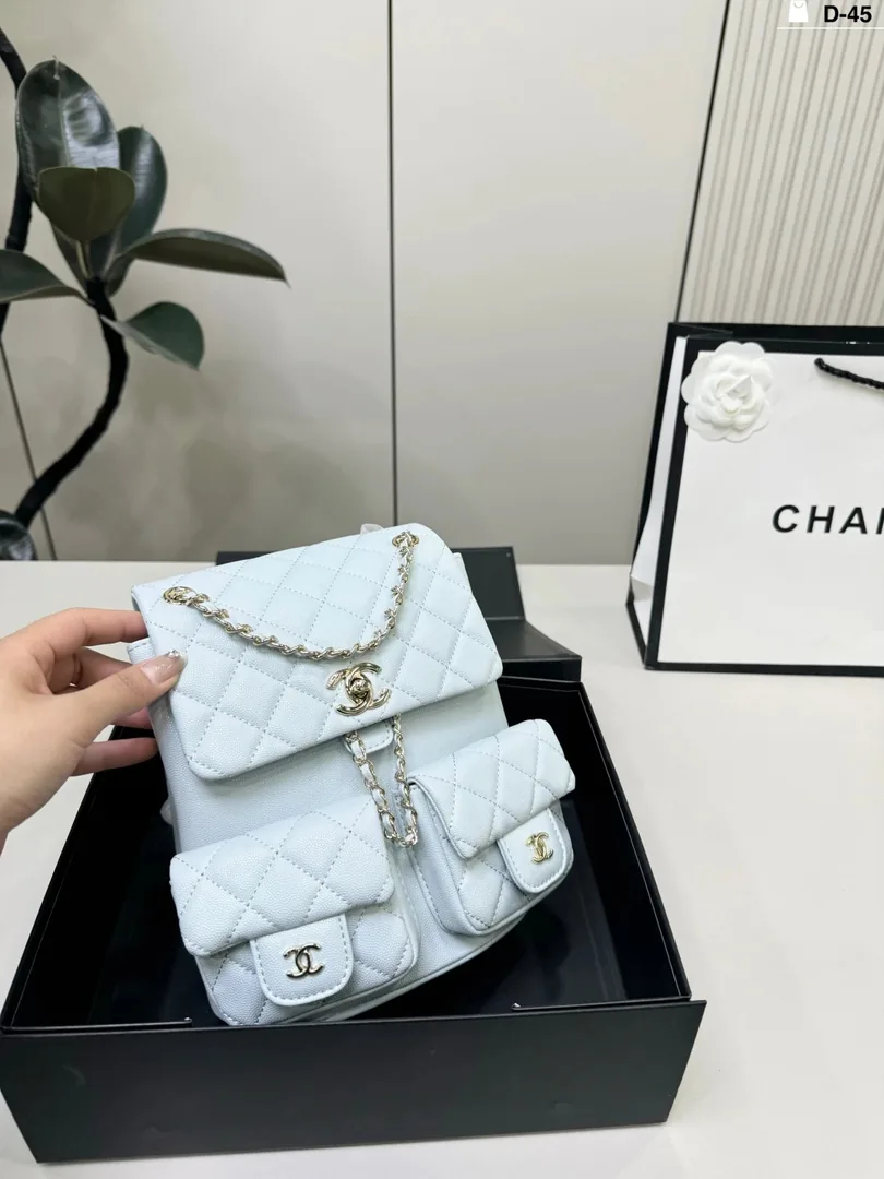 Chanel Leather Crossbody Bag — photo 4