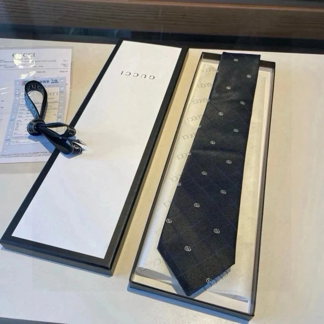 Necktie — Photo 4