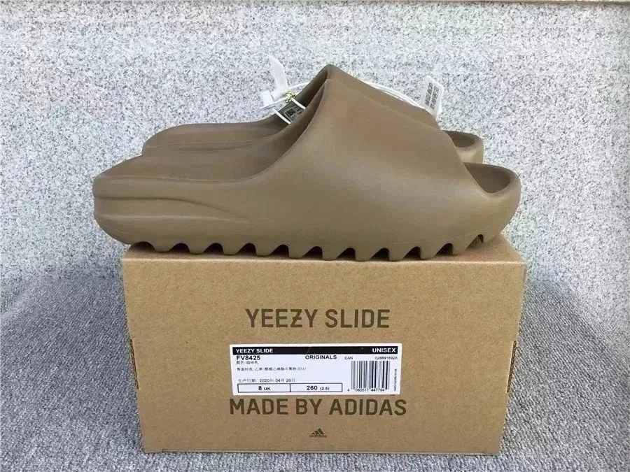 Yeezy Slides — Photo 2
