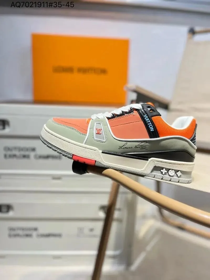 Louis Vuitton LV Trainer Low-Top Lace-Up Trainers — Photo 8