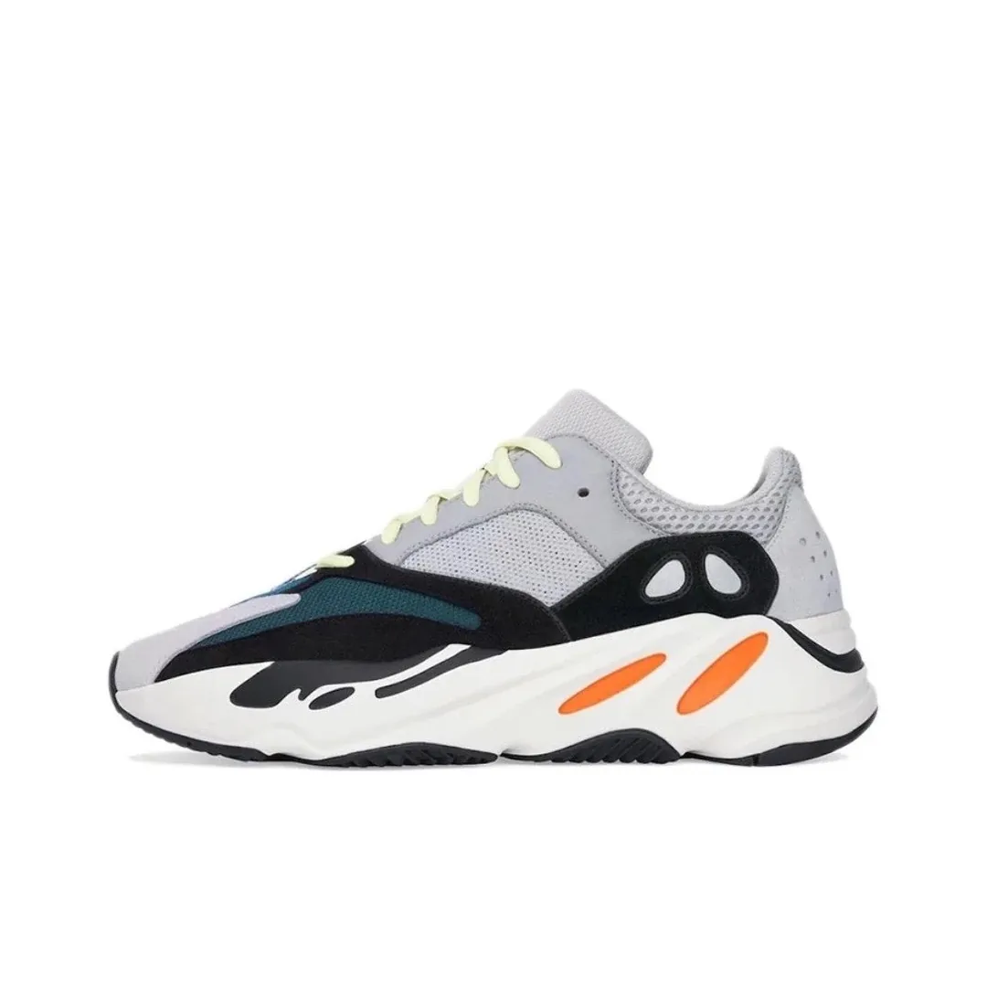 Yeezy Boost 700 Runners — Photo 7