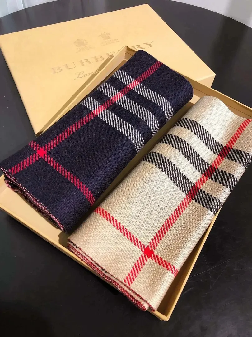 Double-Sided Cashmere Scarf