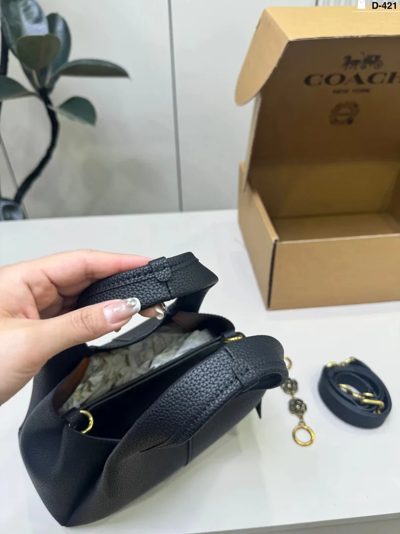 Celine Lana Basket Bag — Photo 9