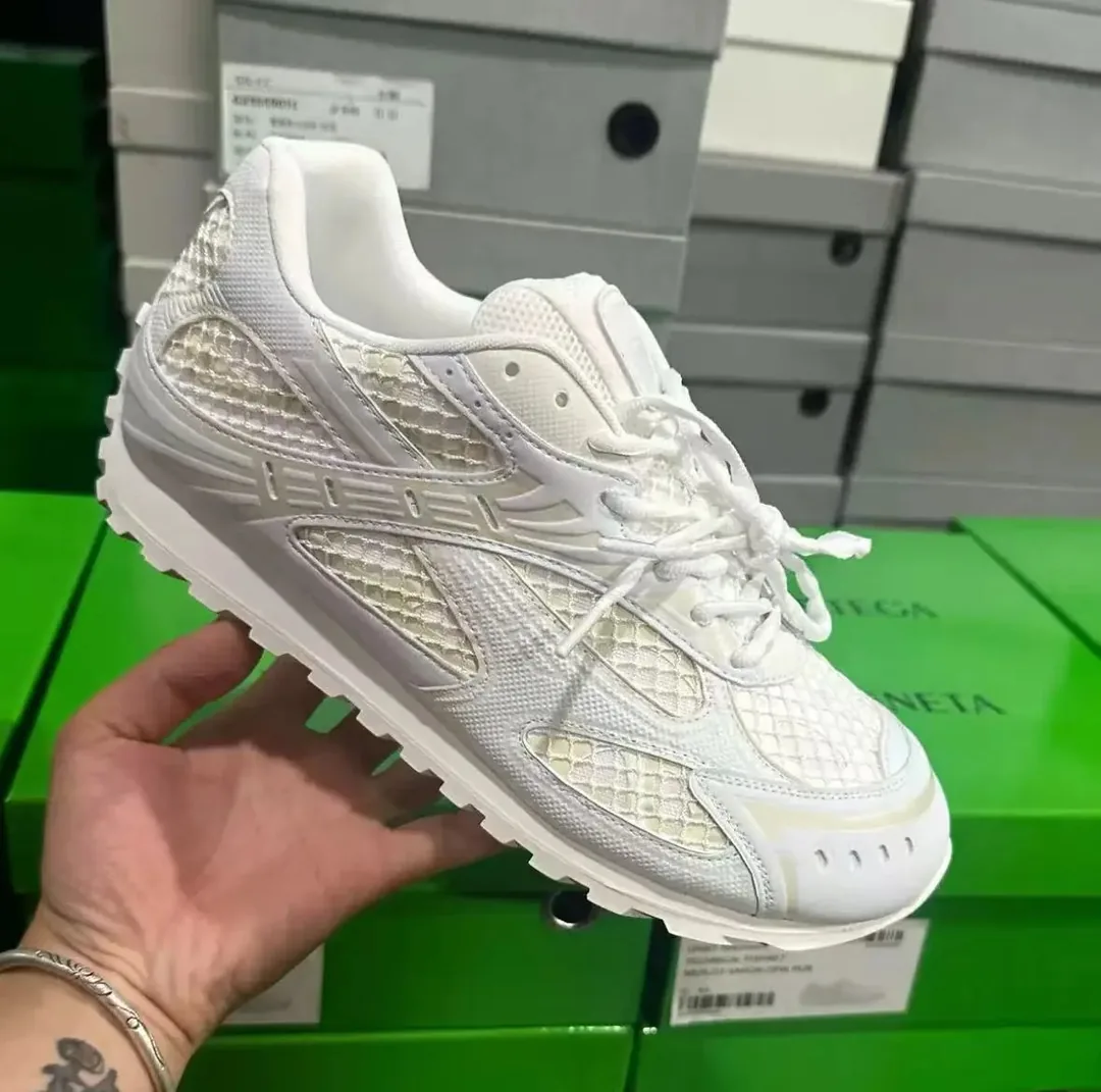 Saucony ProGrid Omni 9 (Bottega Veneta) DBD Cushioned Running Sneakers — Photo 12