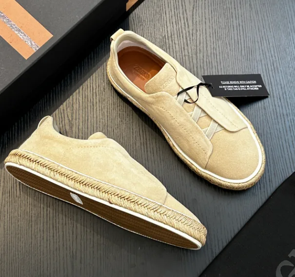 Skate Sneakers — QC