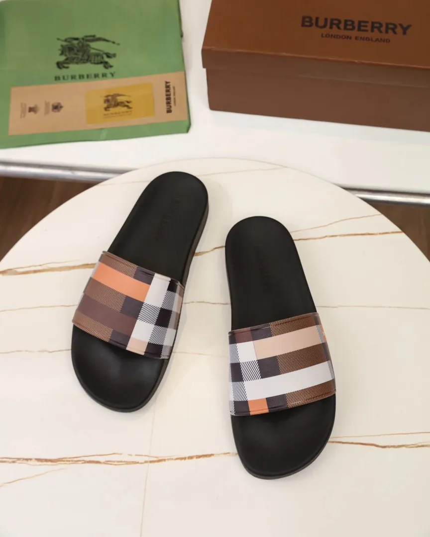 Burberry Slides — photo 10