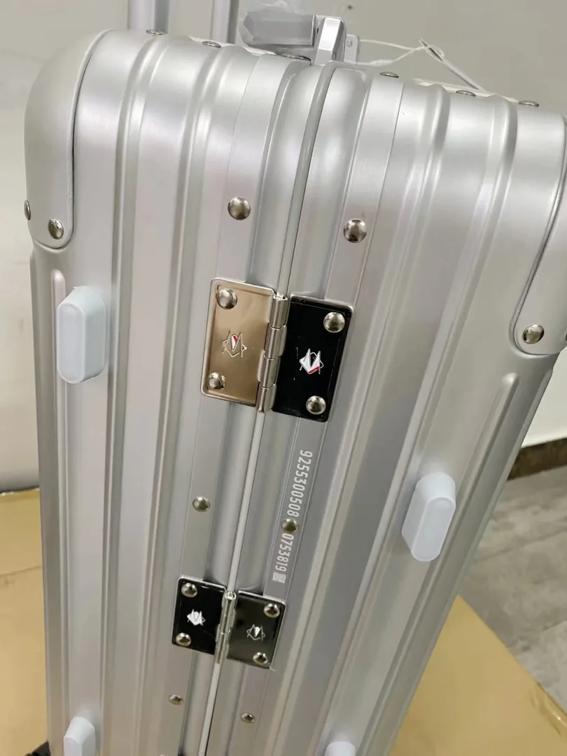 Rimowa Check In Suitcase — Zdjęcie 13