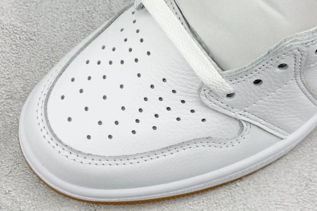 Air Jordan 1 High Metallic Gold — Photo 6