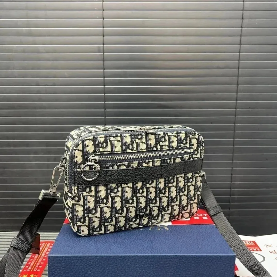 Small Square Camera Bag — Photo 8