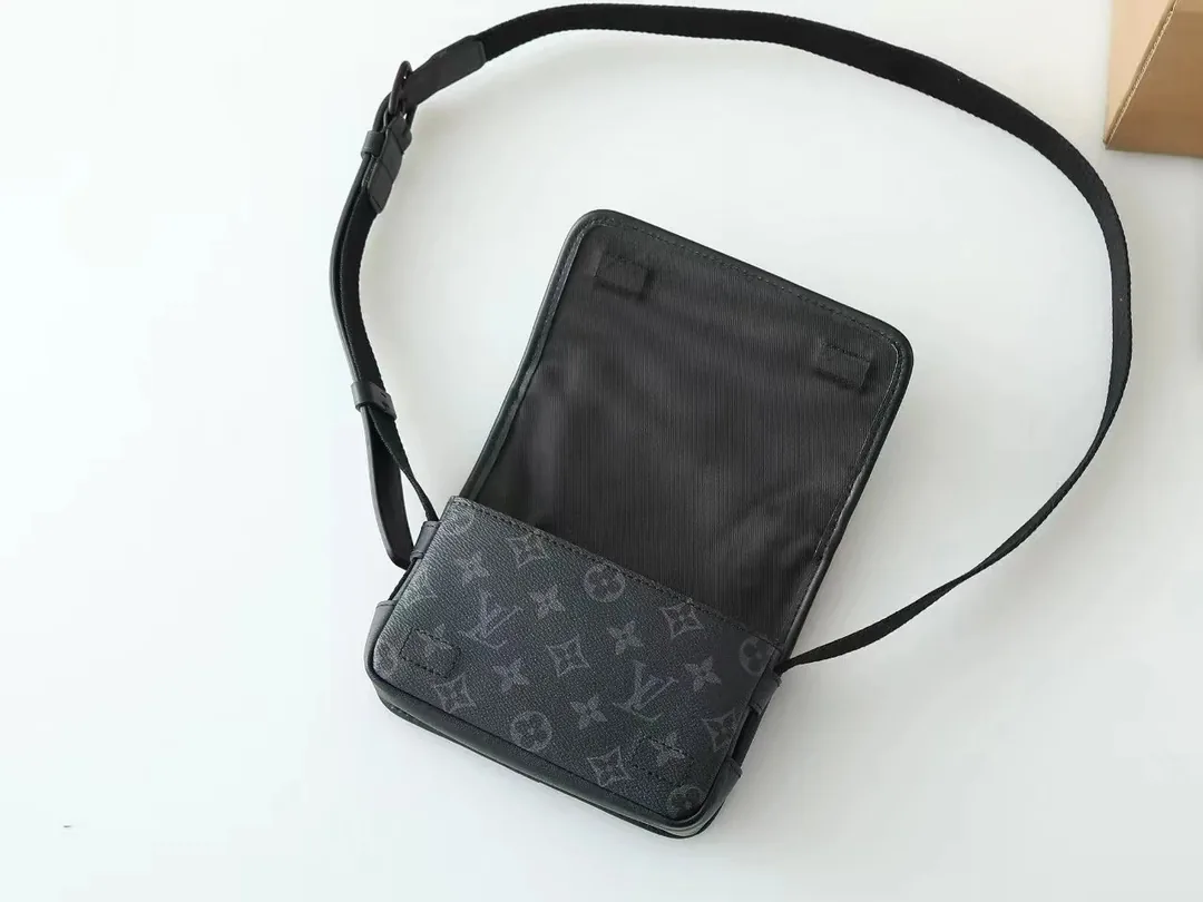 Louis Vuitton Leather Purse — photo 8