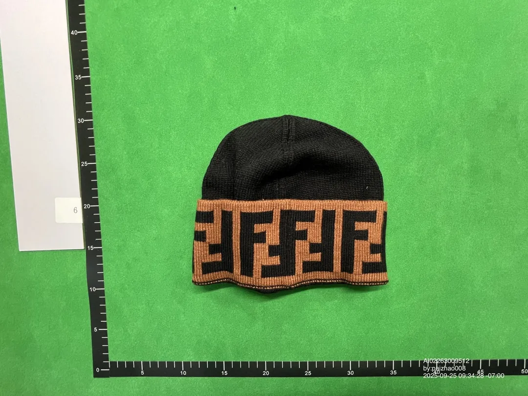 Warm Beanie — Photo 11