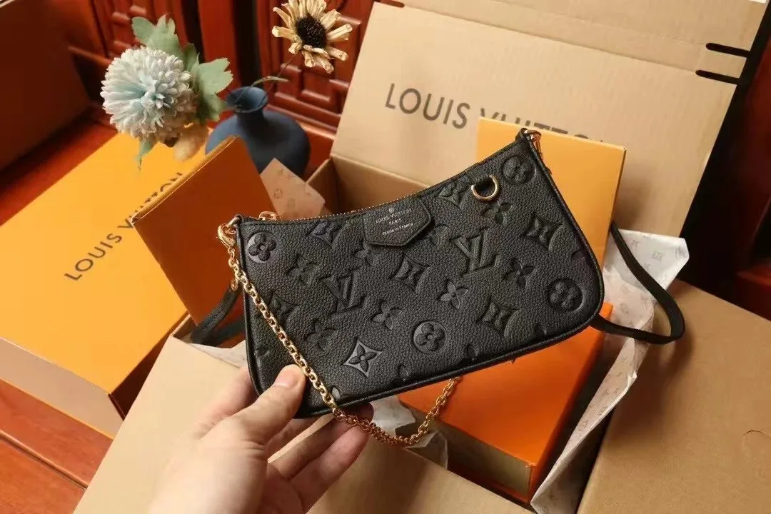 Louis Vuitton Leather Purse — photo 3