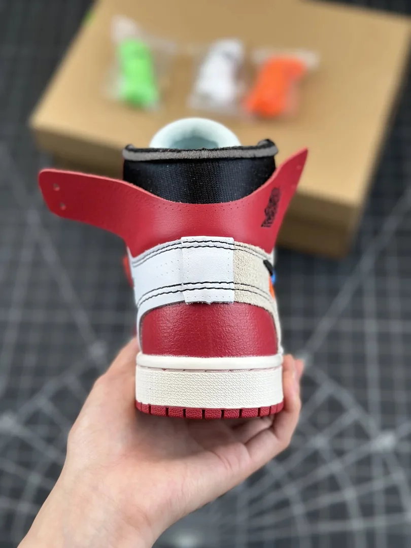 Off-White Air Jordan 1 High — Photo 14