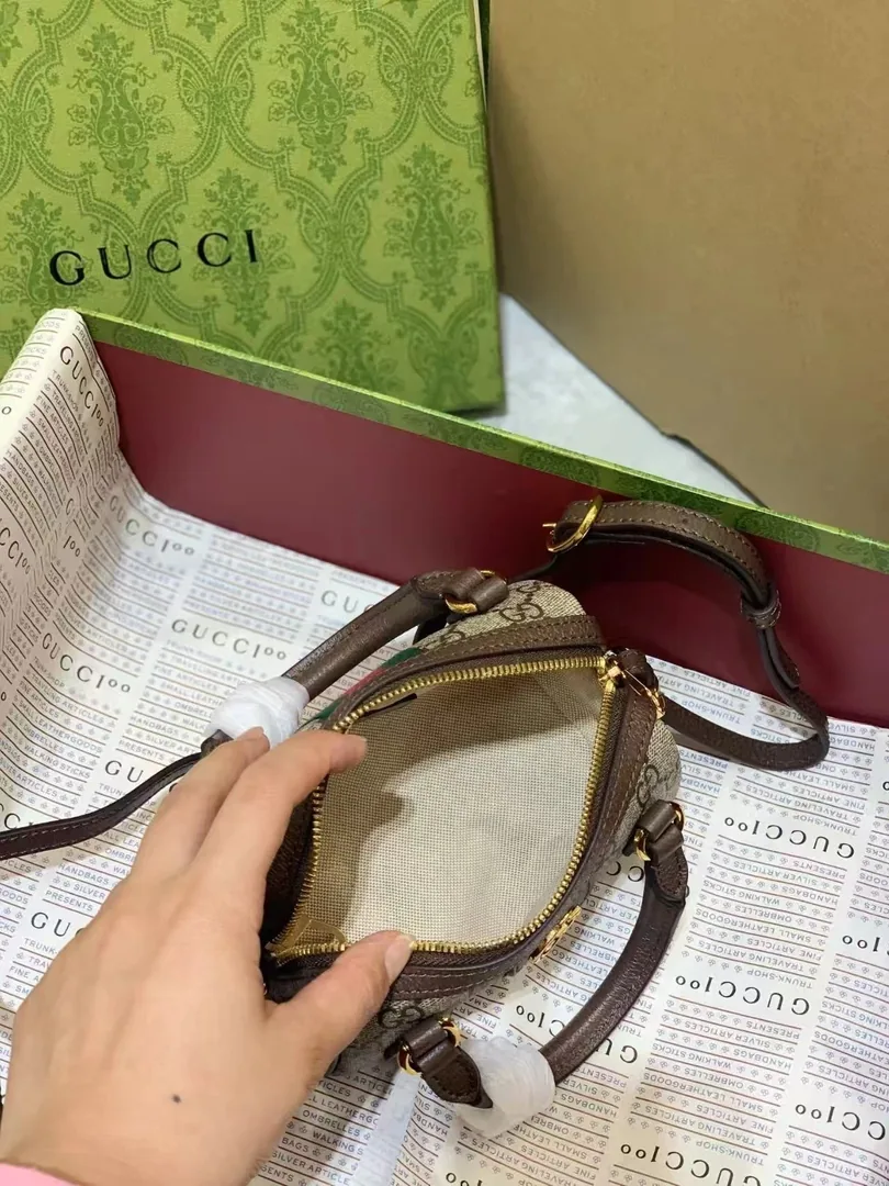 Gucci Original Leather Bag — Photo 9