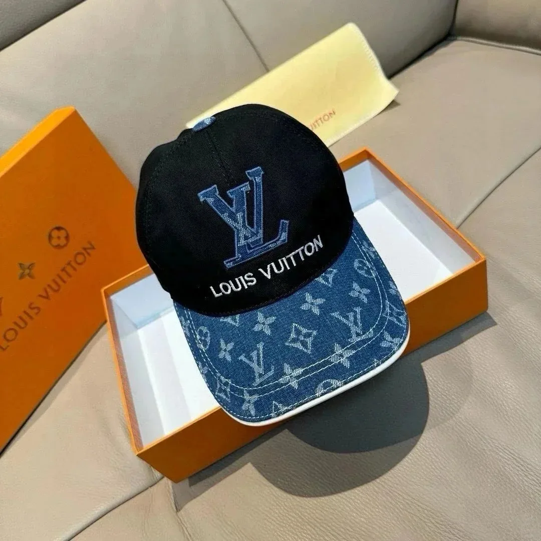 Louis Vuitton Monogram Knit Beanie Collection — Photo 10