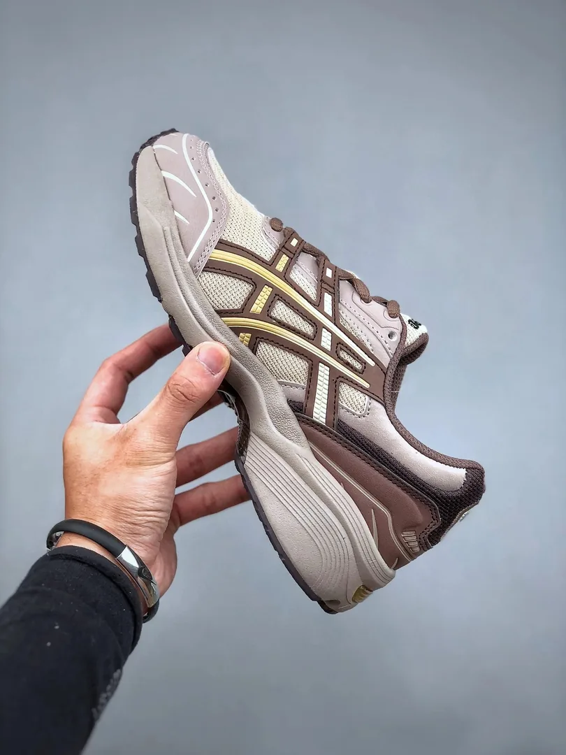 Asics Tiger Gel-1090 Retro Sneakers — Photo 14