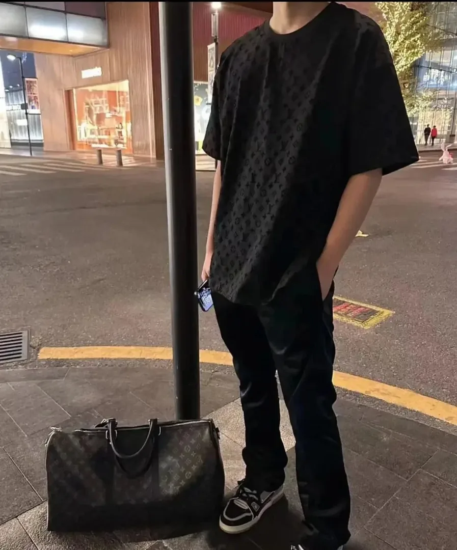 Louis Vuitton Monogram Print T-Shirt Collection — photo 4