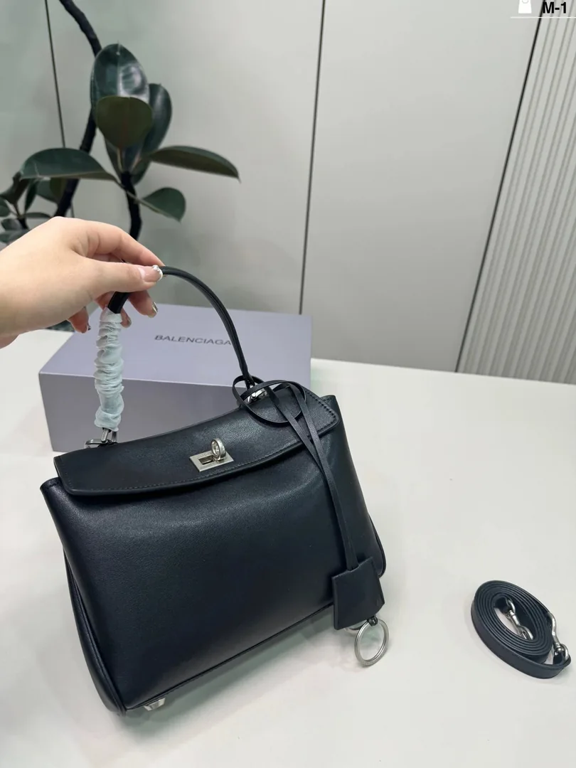 Balenciaga Leather Tote Bag — Photo 8