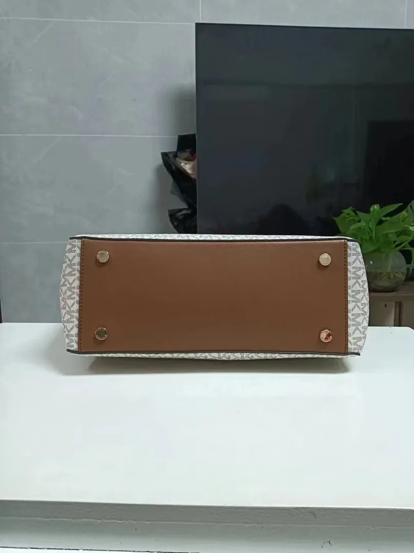 Michael Kors Leather Handbag — photo 7